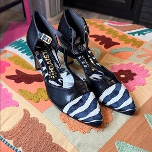 NWOT Daisy Zebra Y2K Print Black 2 inch Heels USA made size 8R